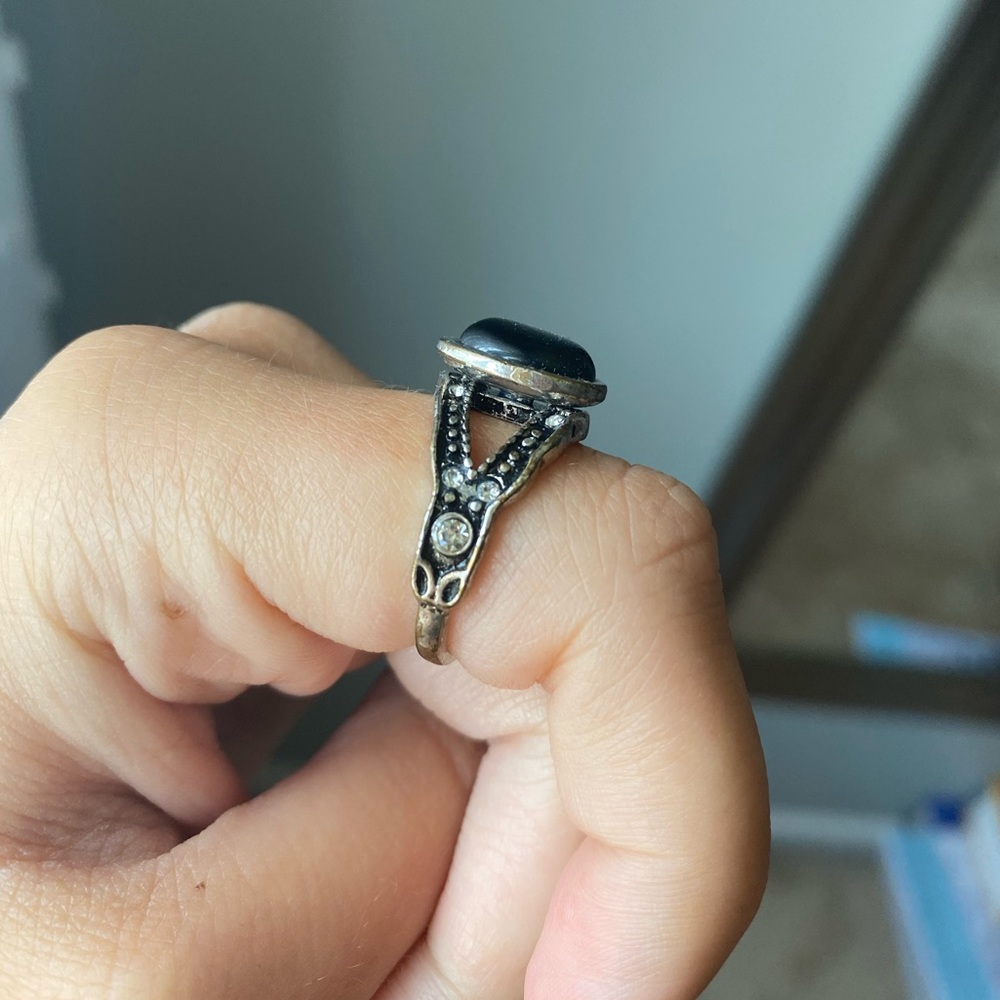 Silver ring - Picture 2 of 4